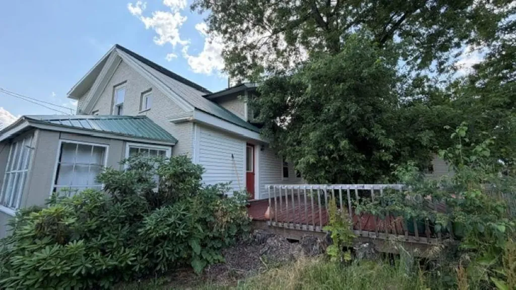 6053 Vt 100 Road Hyde Park VT 05655