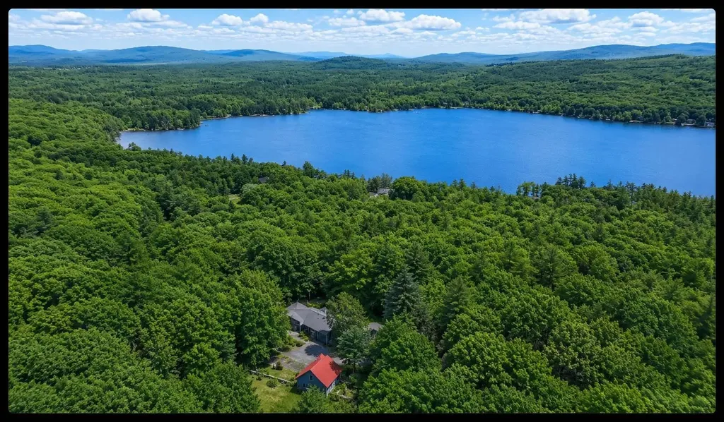 184 Turkey Hill Run New London NH 03257