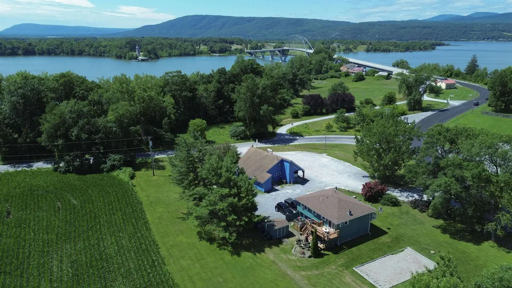 8013 Vt-17 Route Addison VT 05491