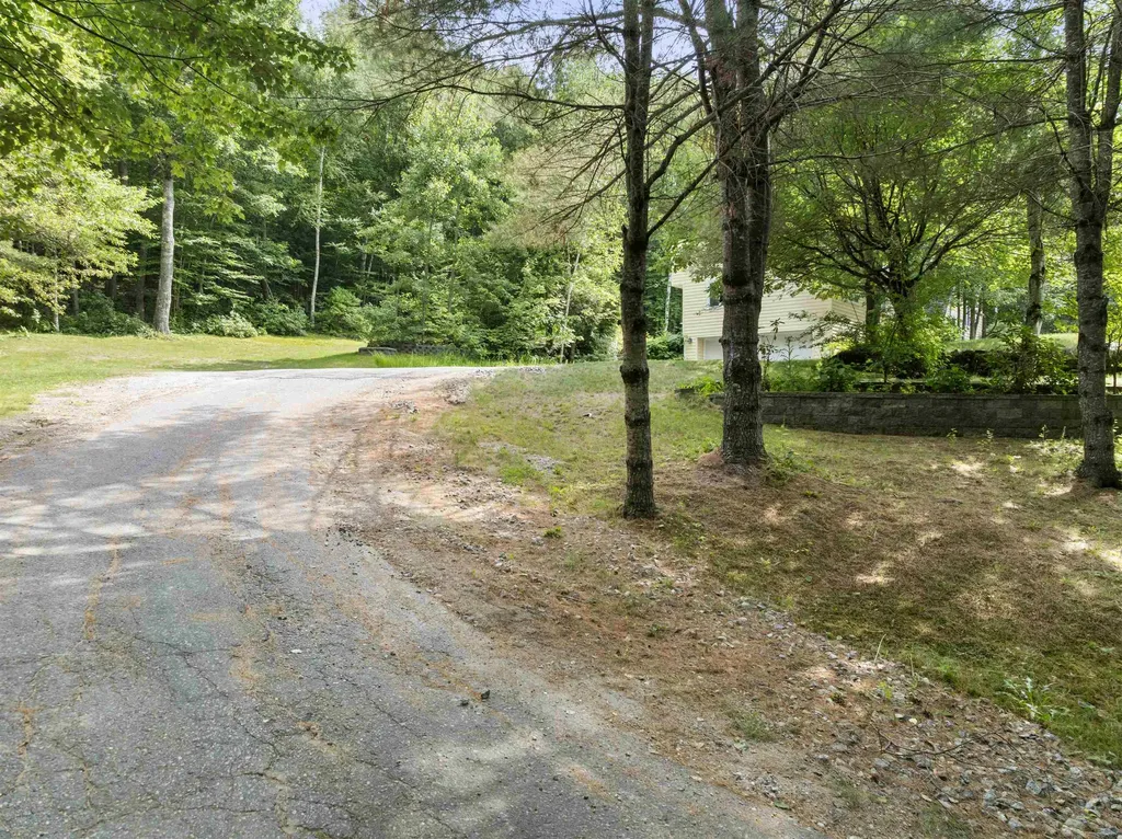 28 Mccoy Court Campton NH 03223