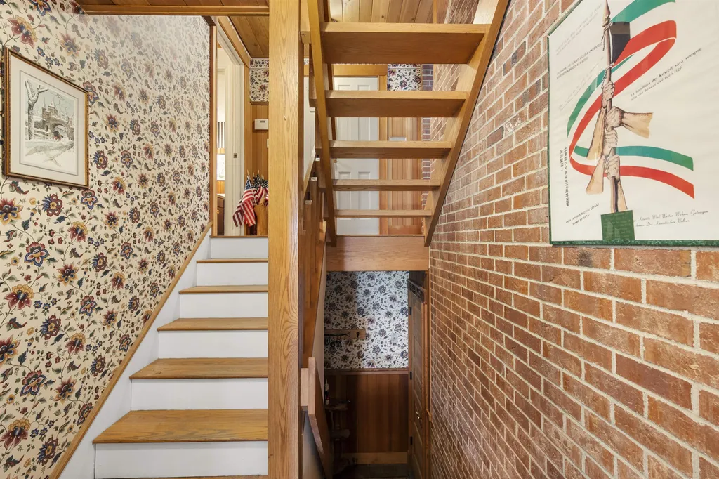28 Mccoy Court Campton NH 03223
