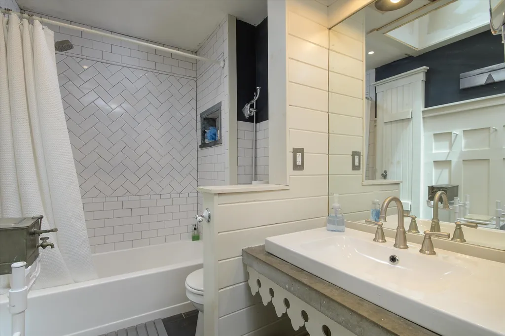 252 Tudor Road Sandgate VT 05250