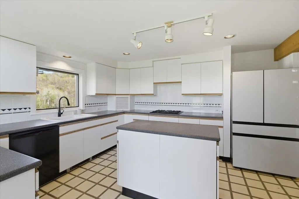 1278 Harrington Road Bennington VT 05201