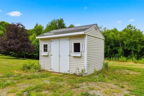 117 Holly Hill Farm Road Weare NH 03281