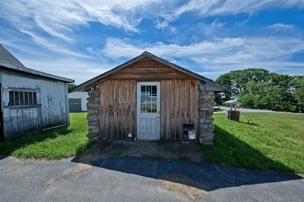 131 South Road Deerfield NH 03037