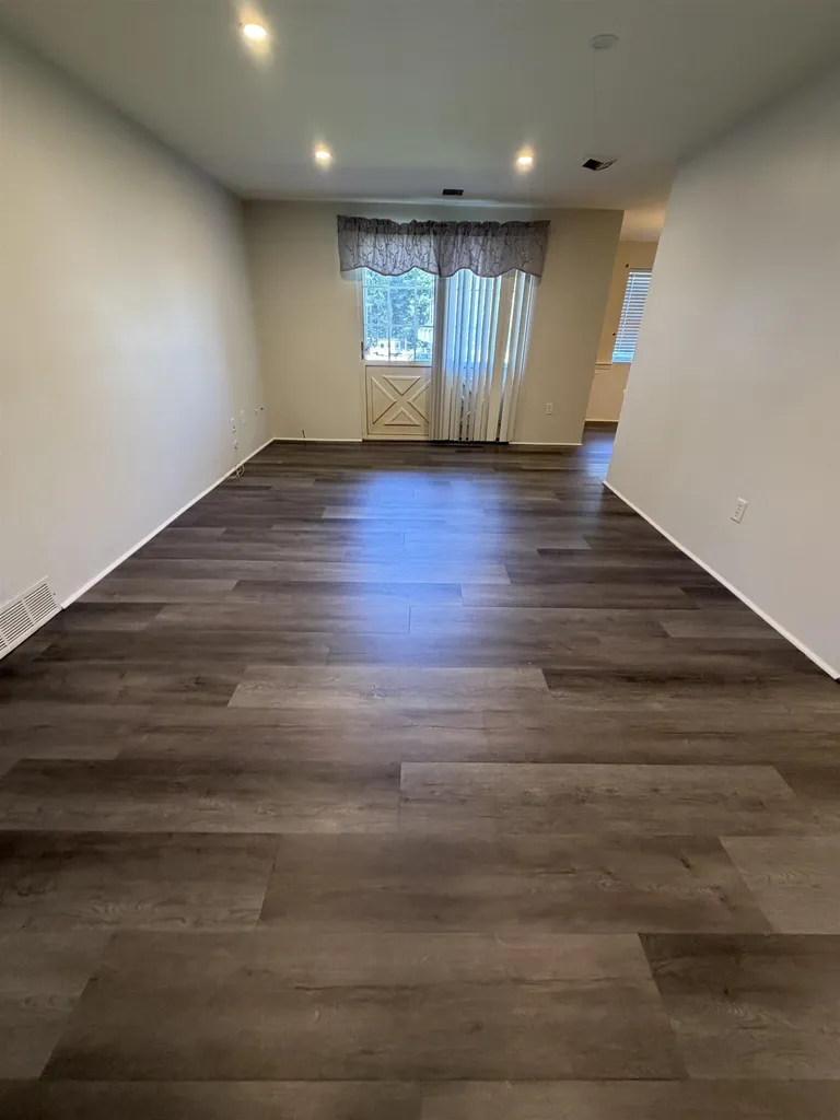 9 Louisburg Square Nashua NH 03060