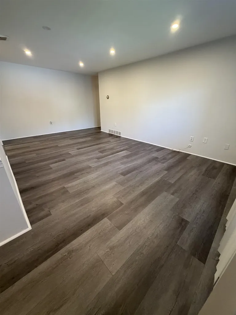 9 Louisburg Square Nashua NH 03060