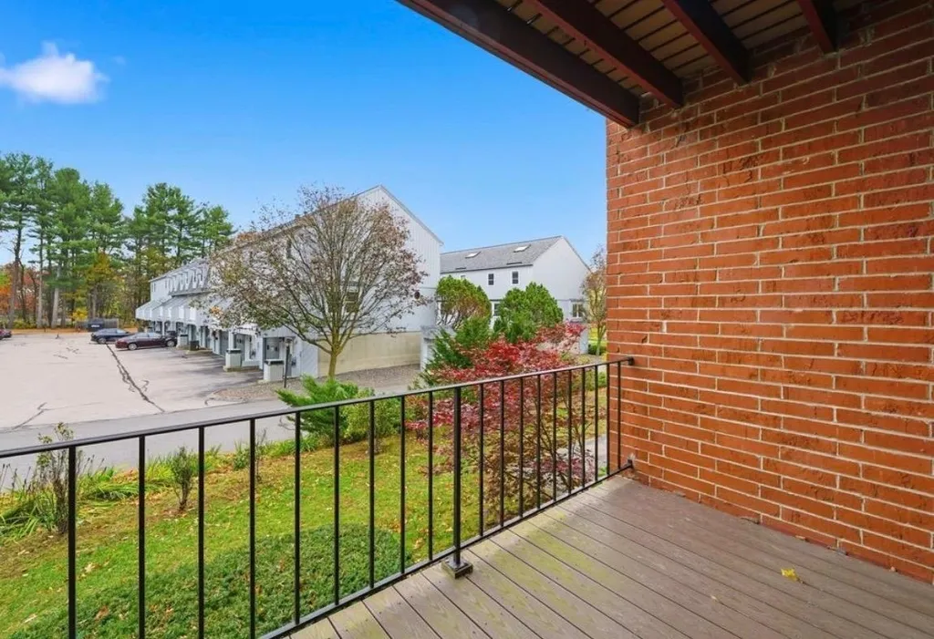 9 Louisburg Square Nashua NH 03060