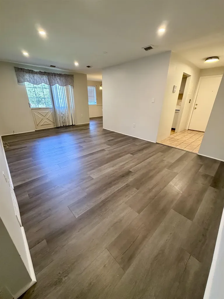 9 Louisburg Square Nashua NH 03060