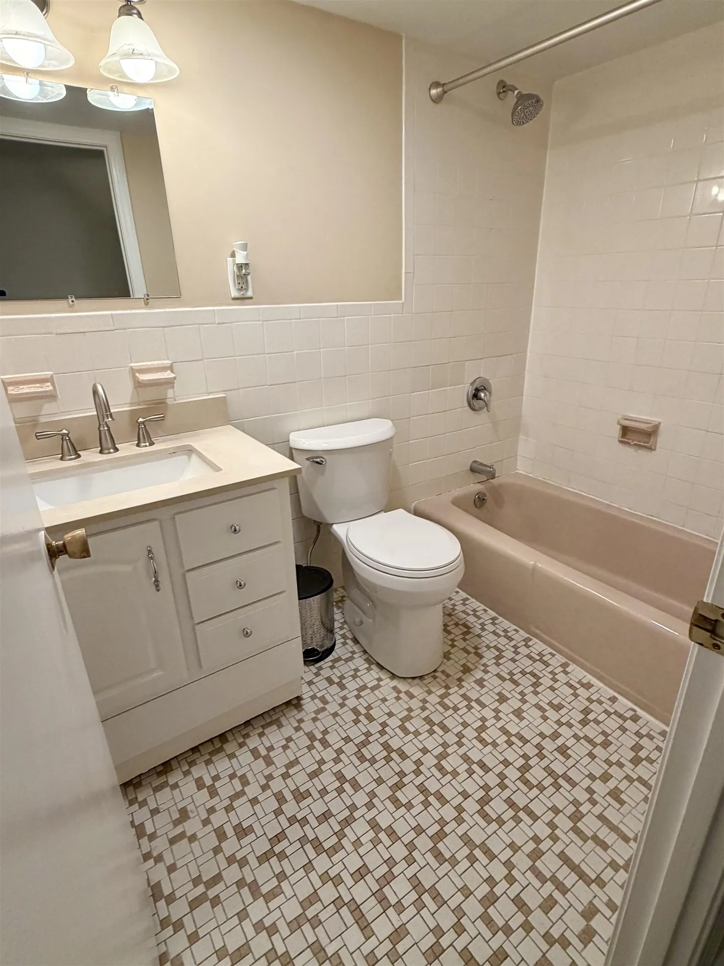 9 Louisburg Square Nashua NH 03060