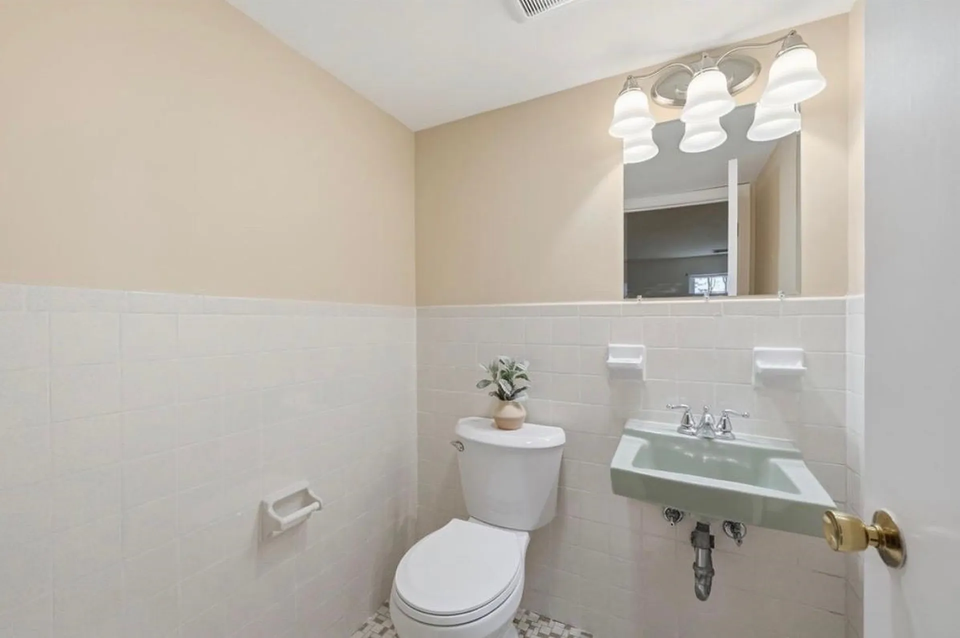 9 Louisburg Square Nashua NH 03060