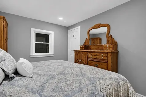 8 Acre Street Raymond NH 03077