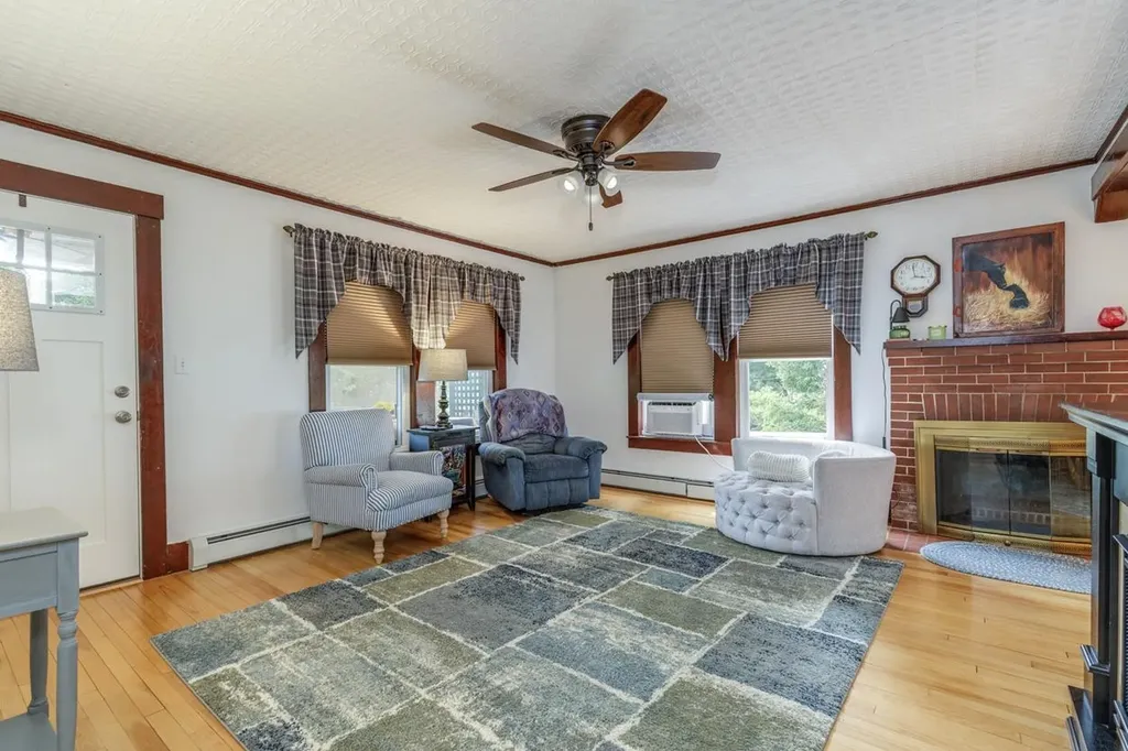11 Old Main Road Warner NH 03278