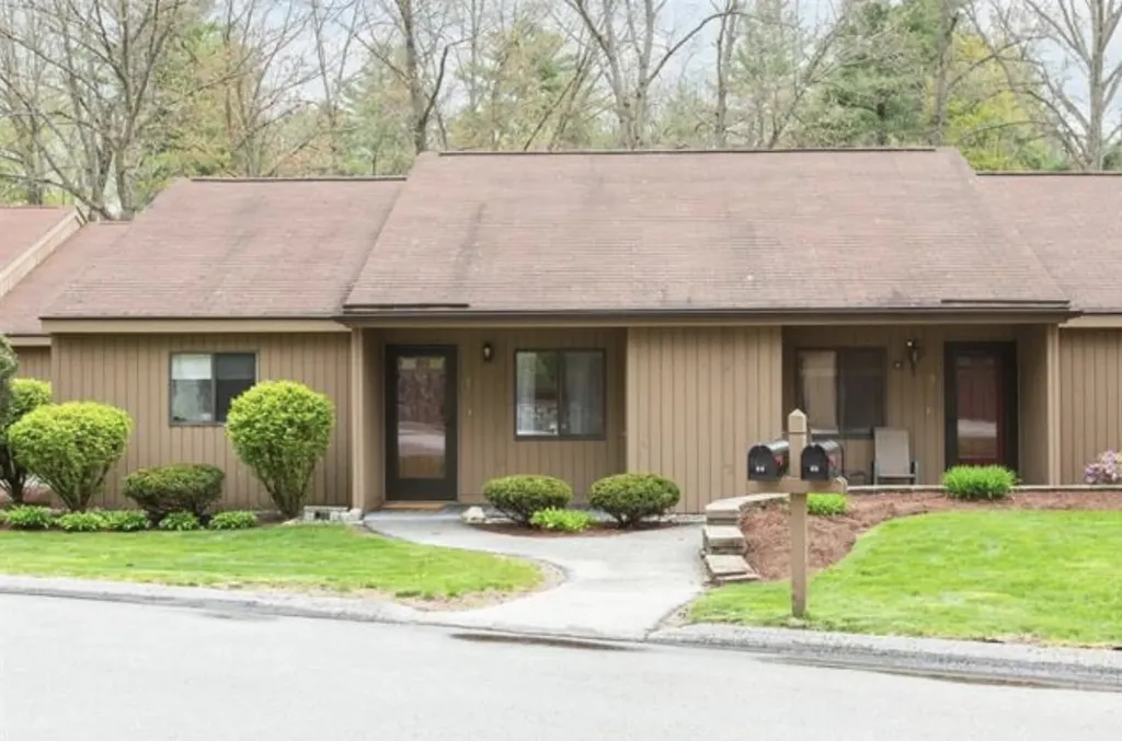 22 Essex Green Court Merrimack NH 03054