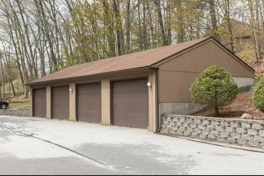 22 Essex Green Court Merrimack NH 03054