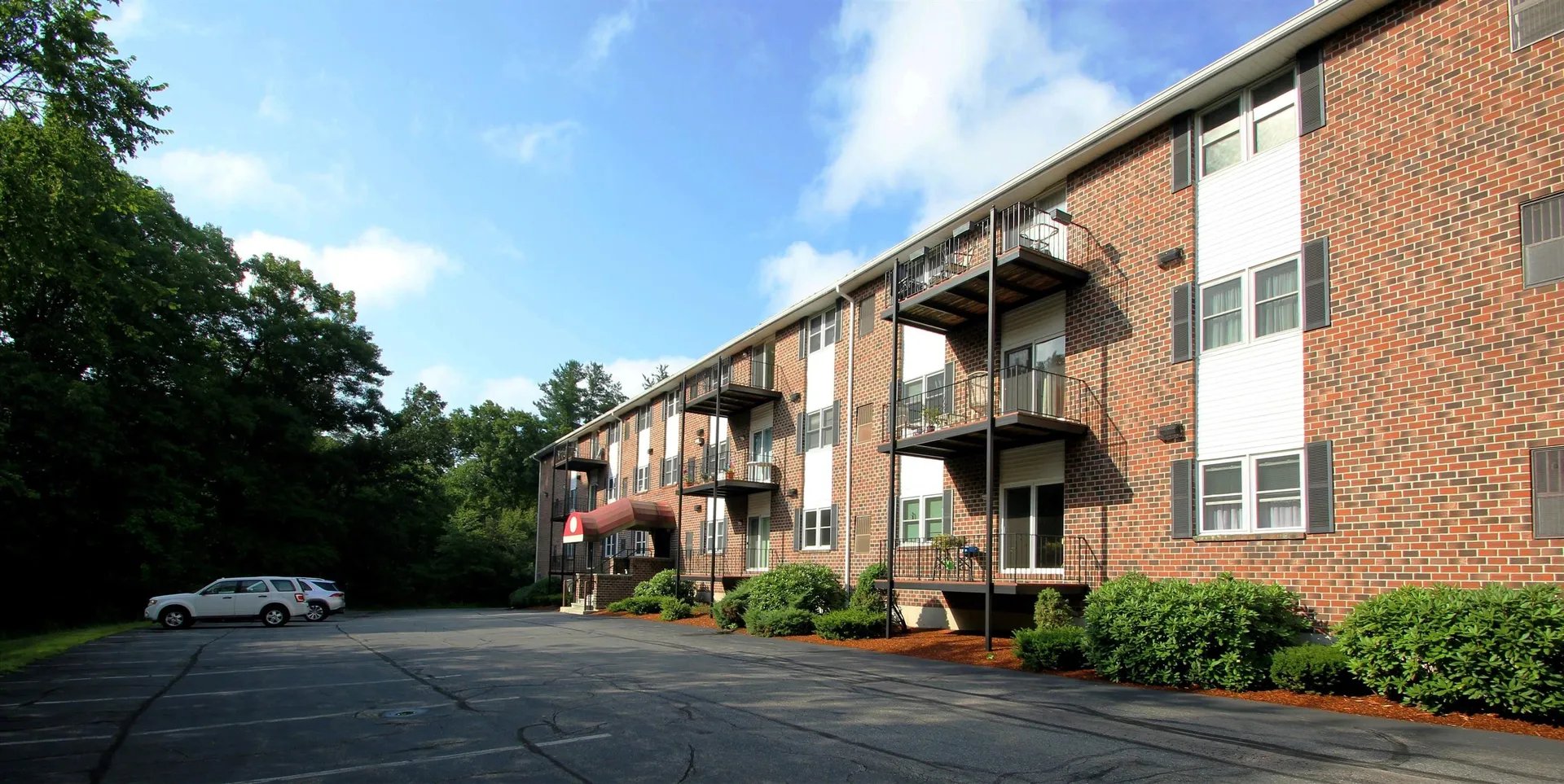 13 Dallas Drive Dracut MA 01826
