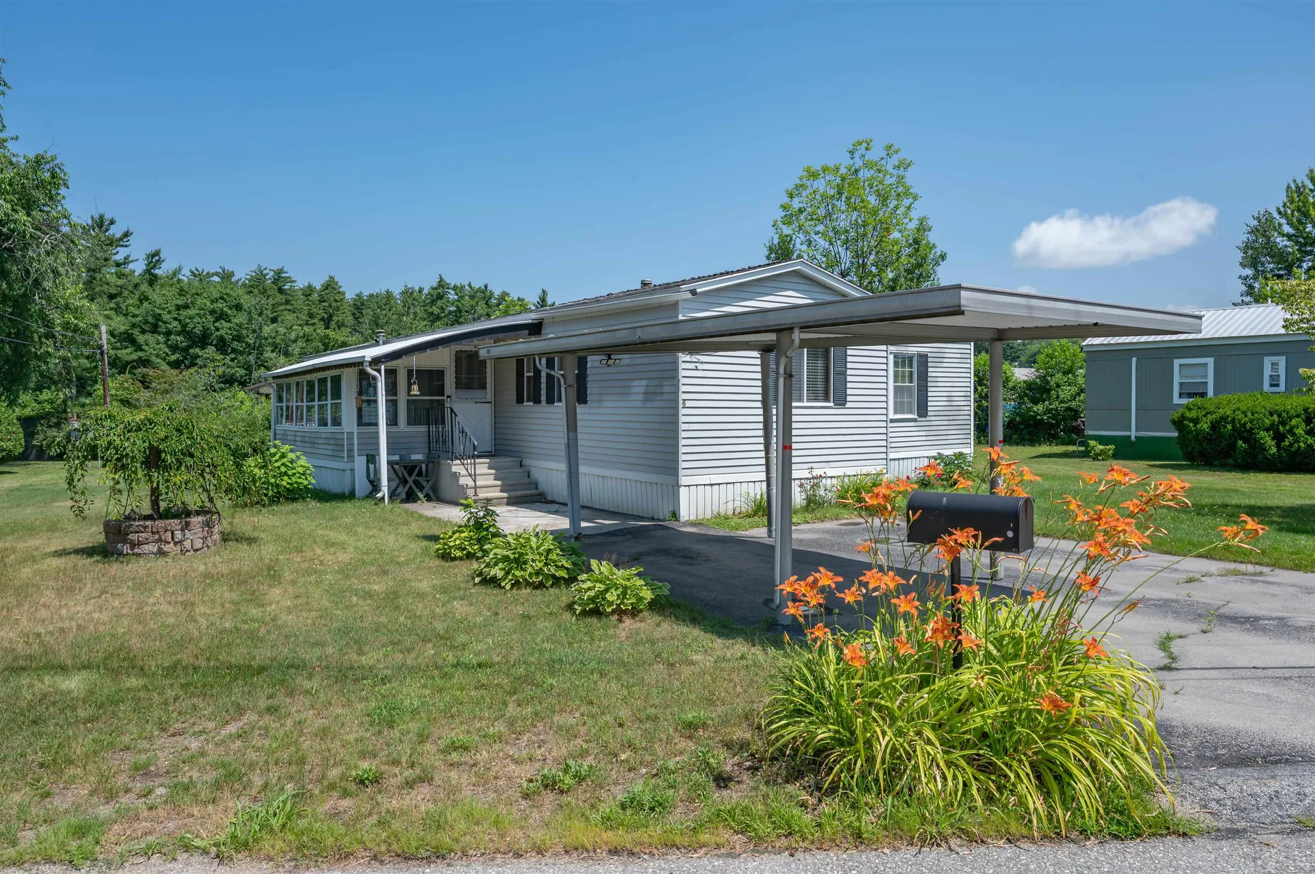 6 Embassy Avenue Hooksett NH 03106