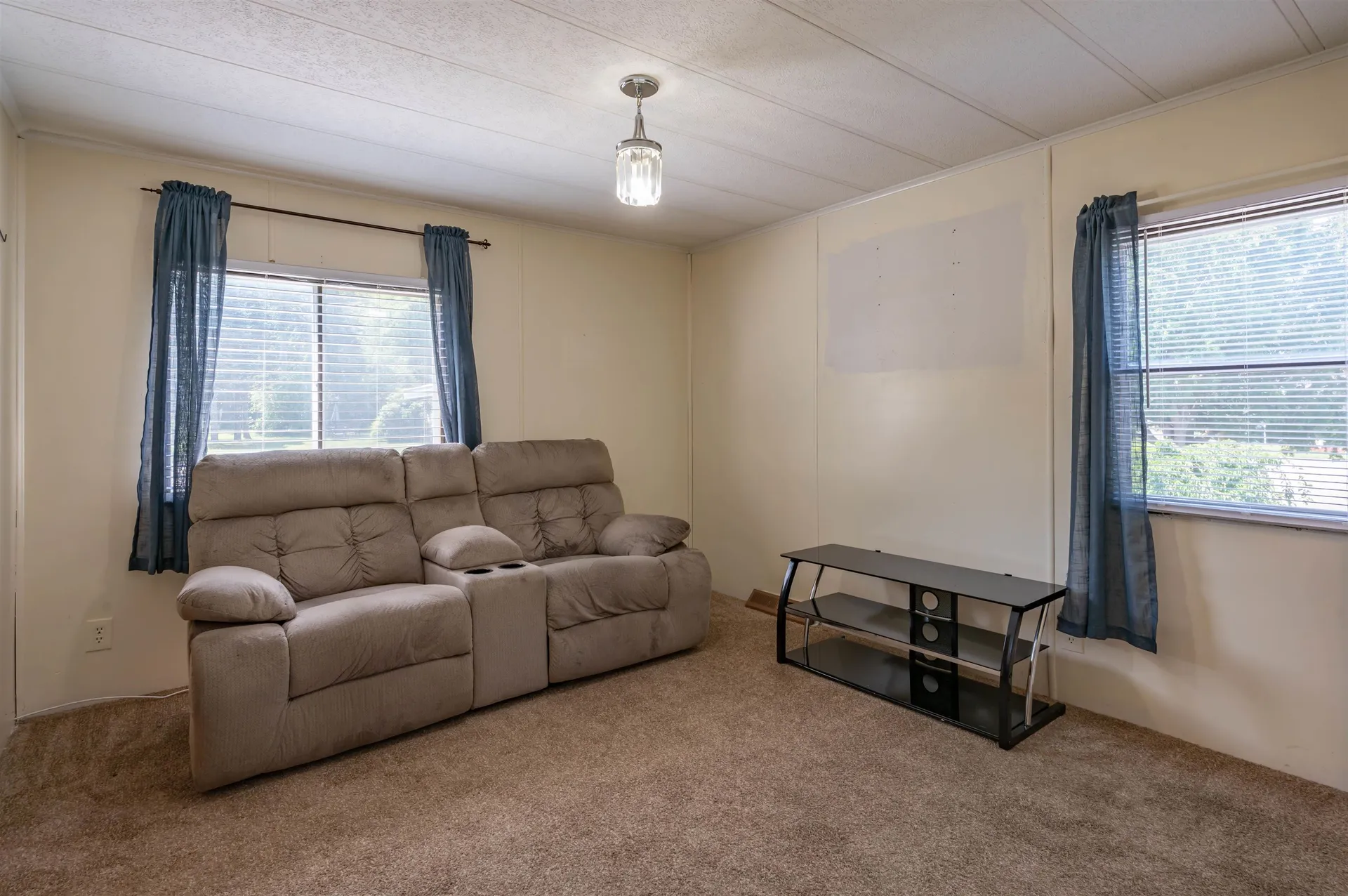 6 Embassy Avenue Hooksett NH 03106