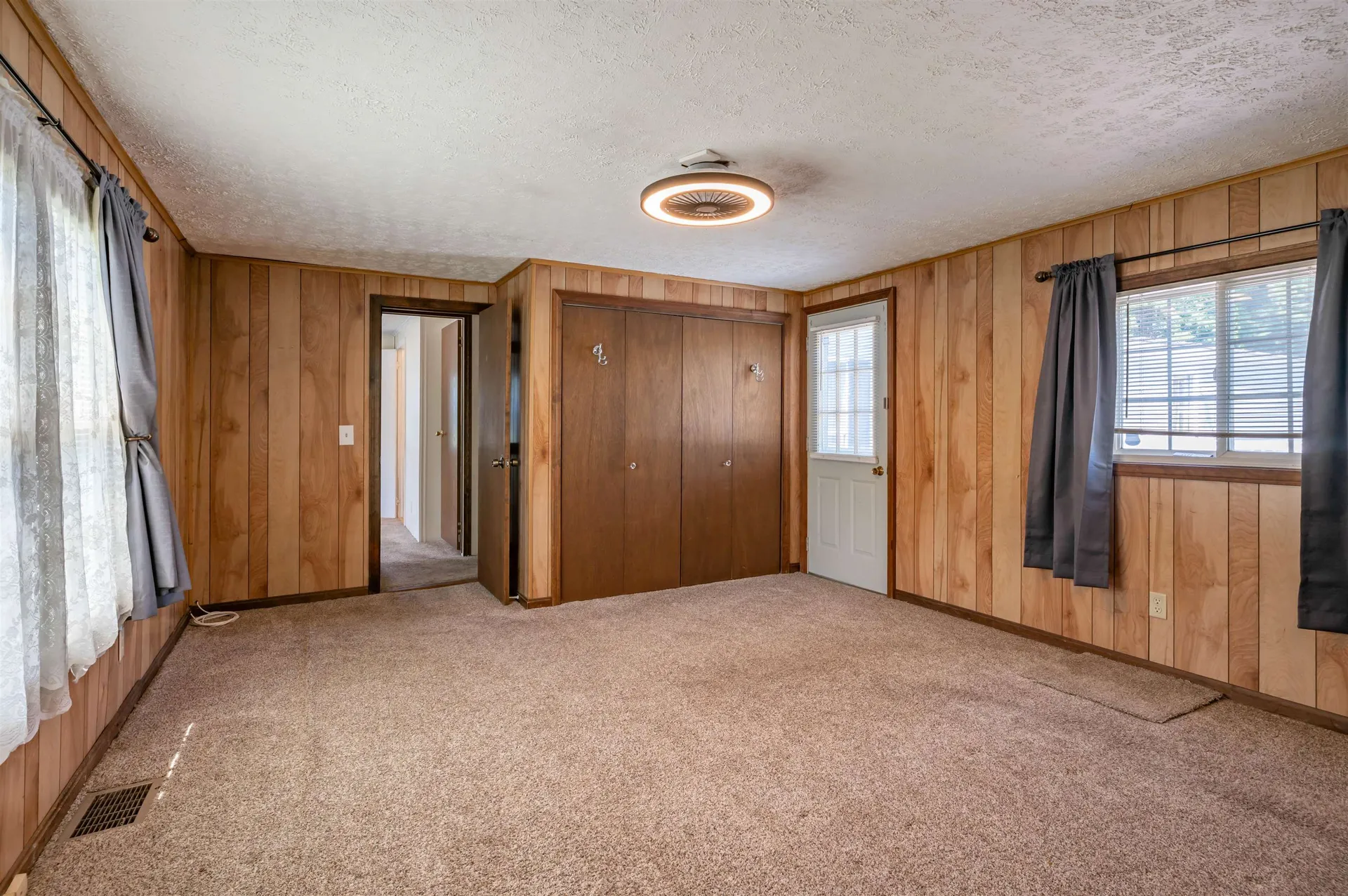 6 Embassy Avenue Hooksett NH 03106
