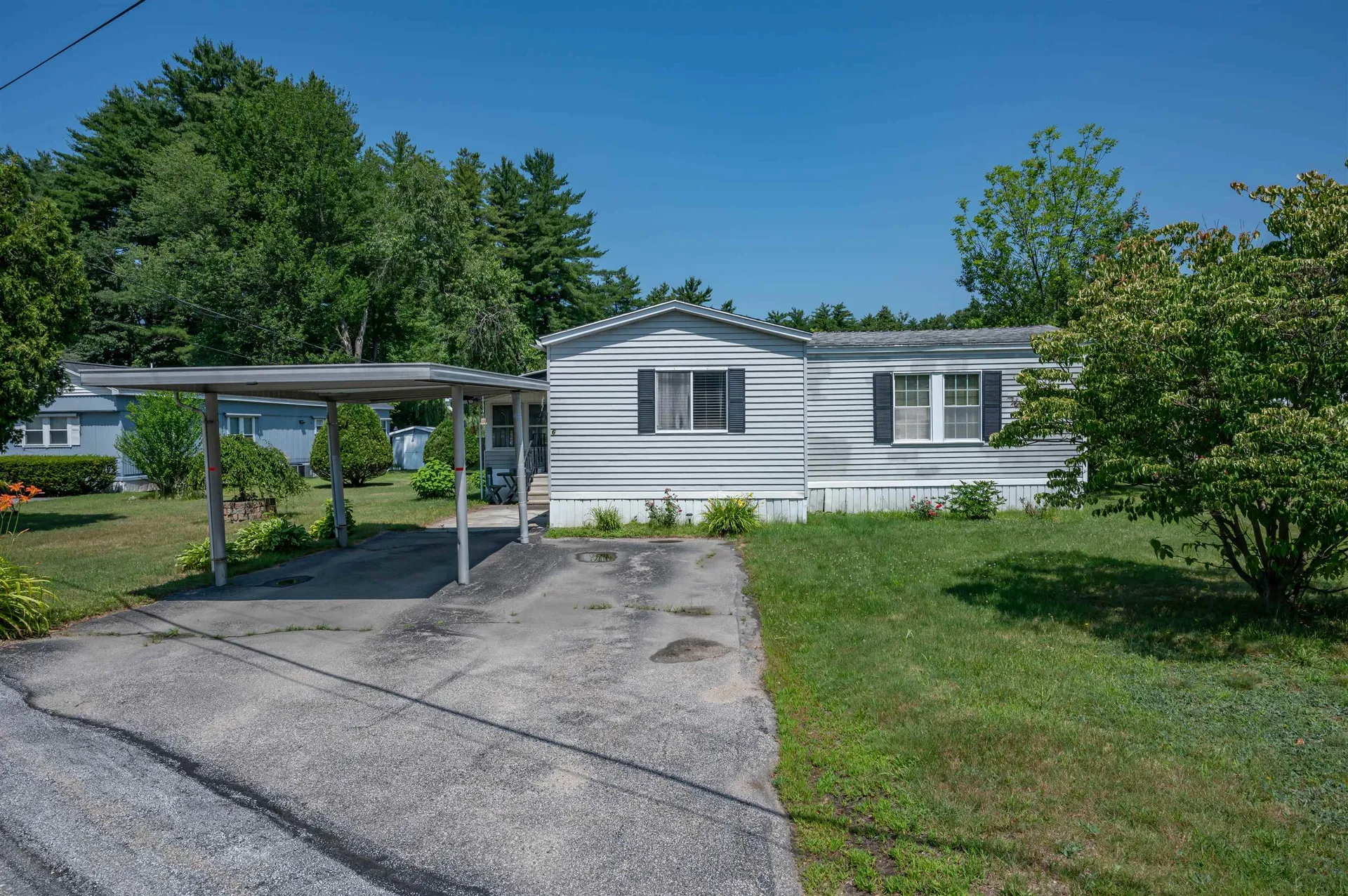 6 Embassy Avenue Hooksett NH 03106