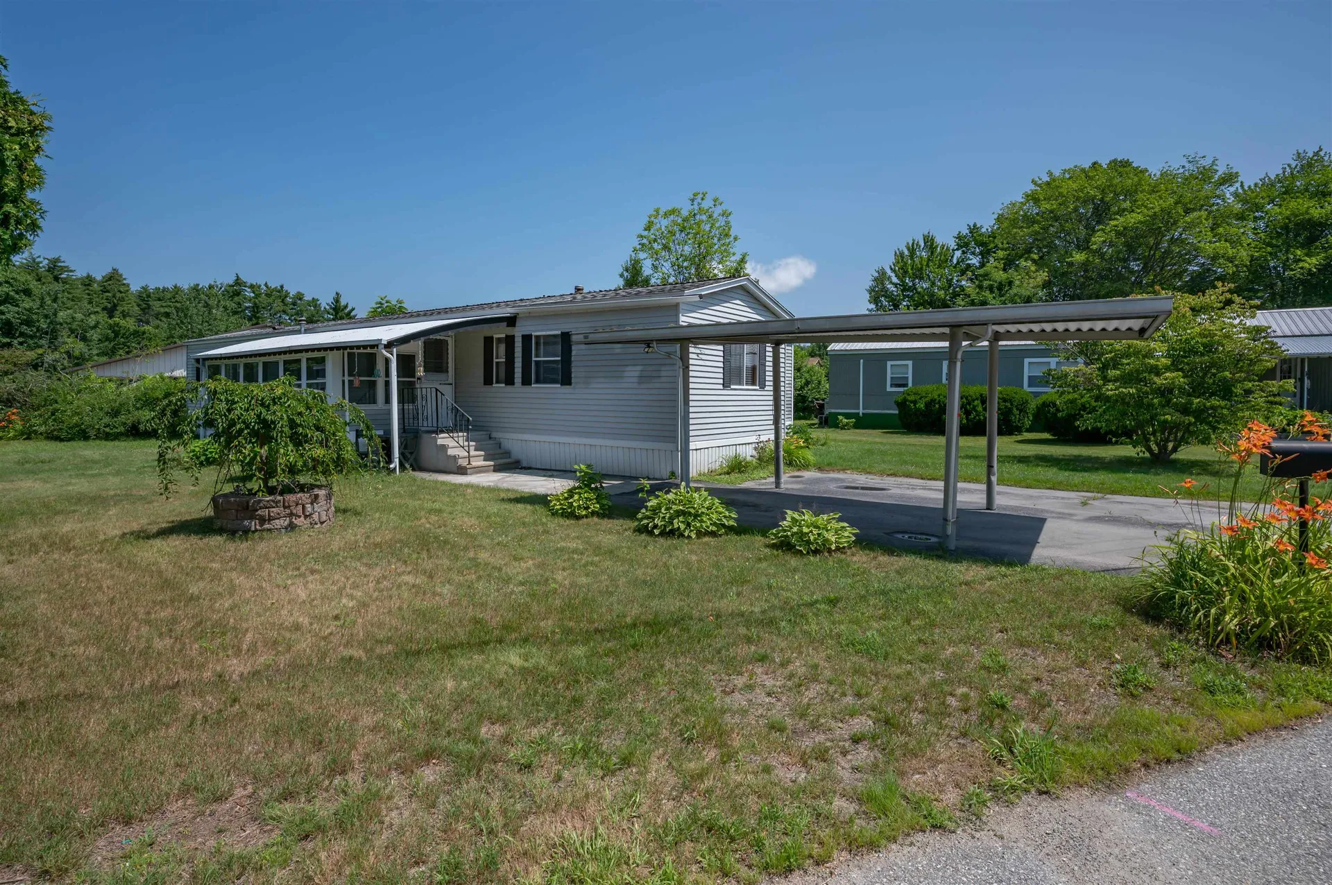 6 Embassy Avenue Hooksett NH 03106