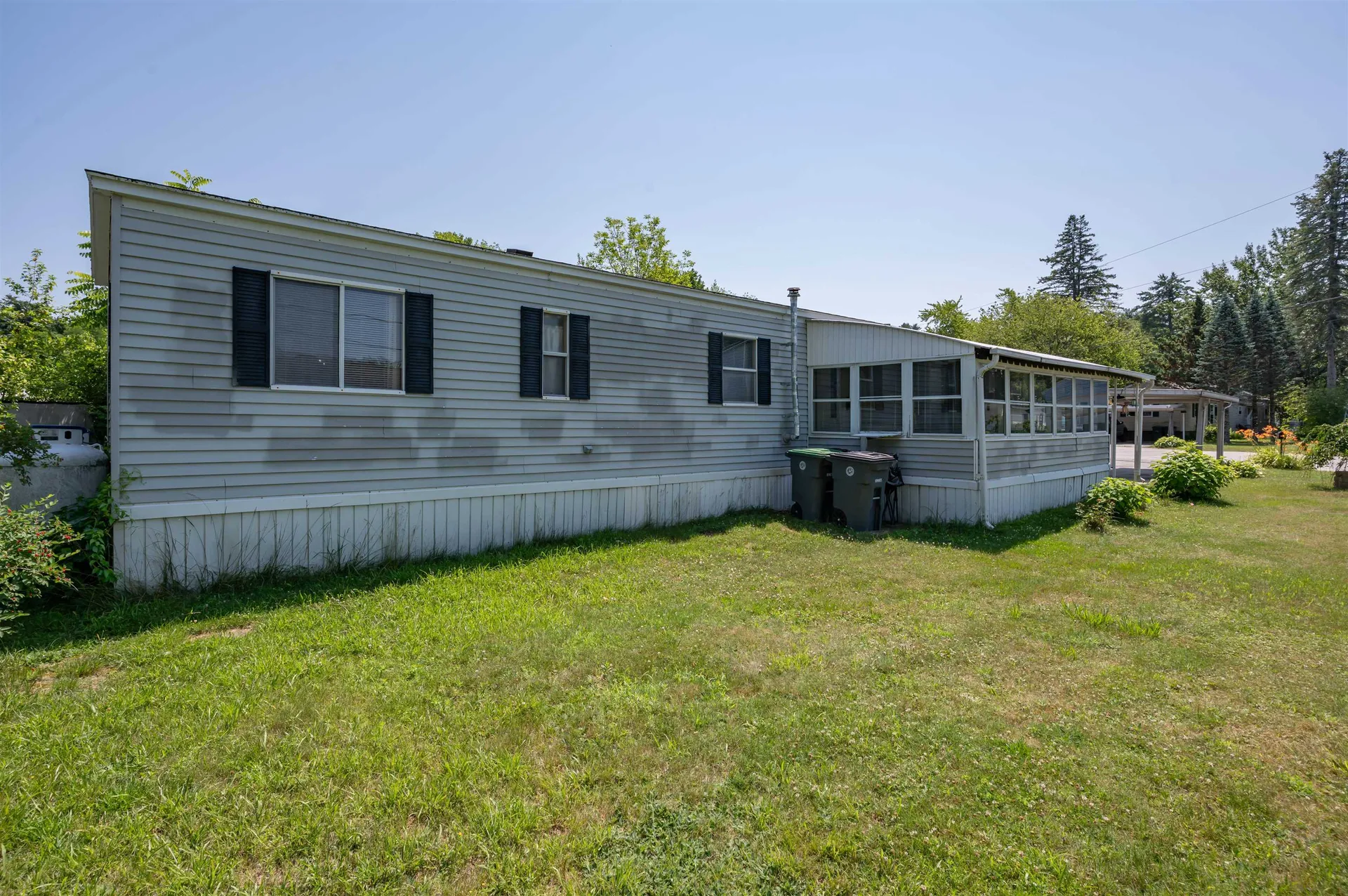 6 Embassy Avenue Hooksett NH 03106