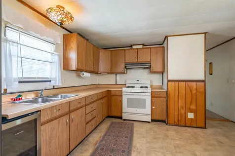 6 Embassy Avenue Hooksett NH 03106