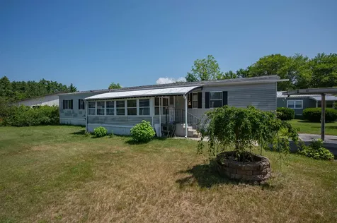 6 Embassy Avenue Hooksett NH 03106