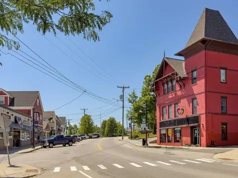 94 Maple Street Somersworth NH 03878