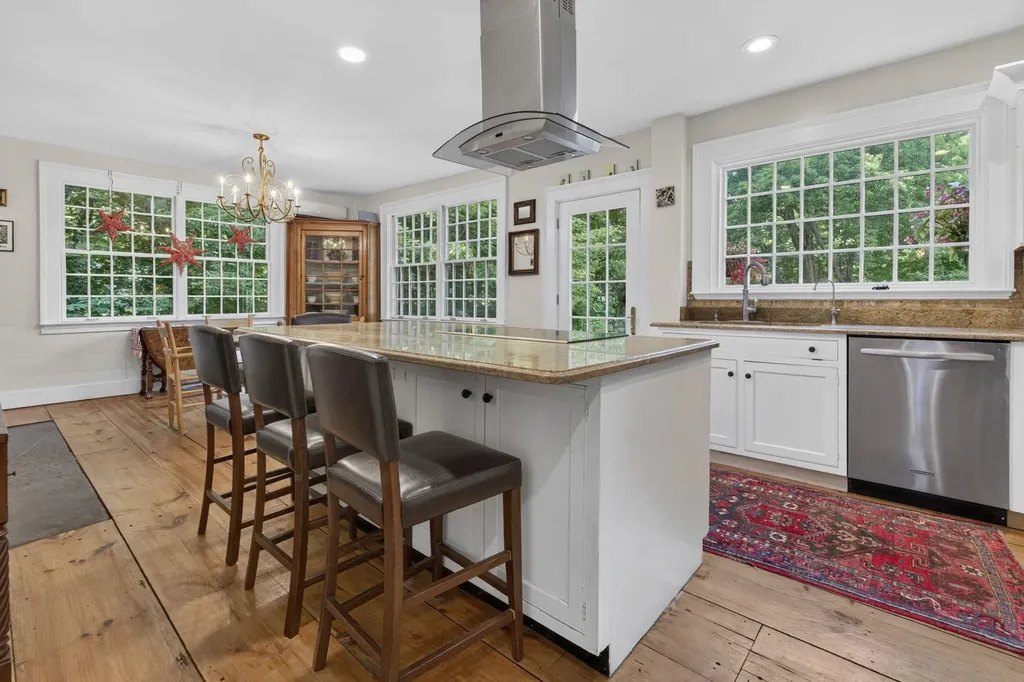 27 Haverhill Road Chester NH 03036