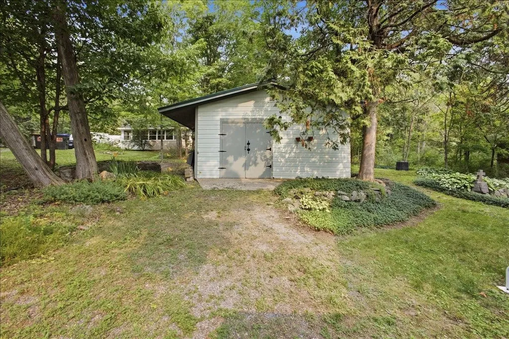 285 East Road Ferrisburgh VT 05473