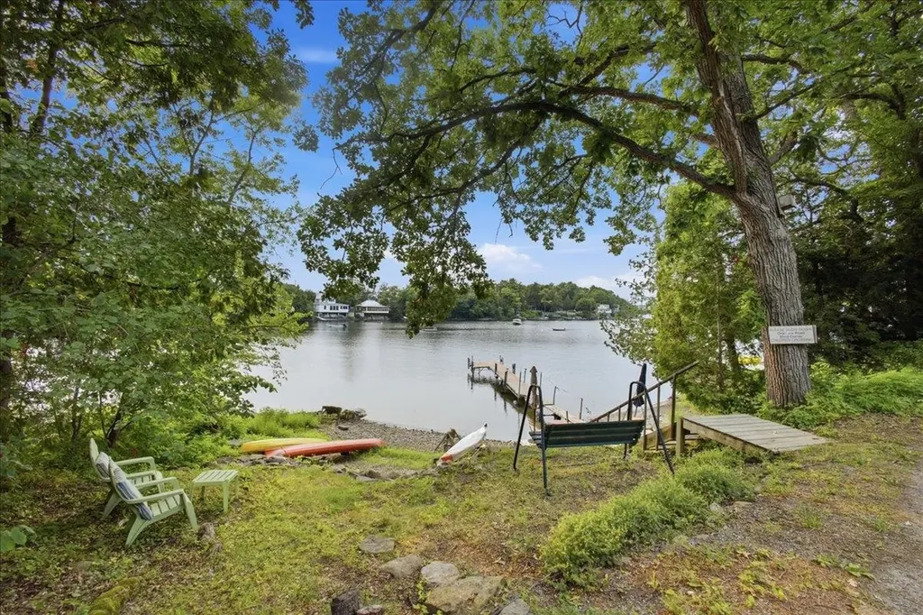 285 East Road Ferrisburgh VT 05473