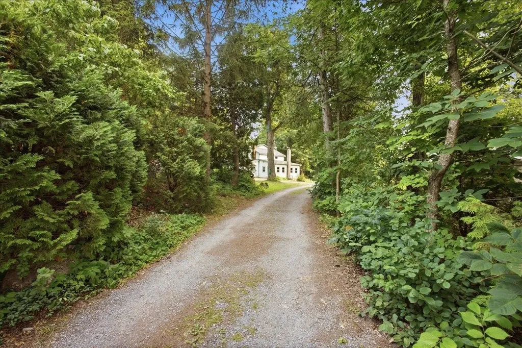 285 East Road Ferrisburgh VT 05473