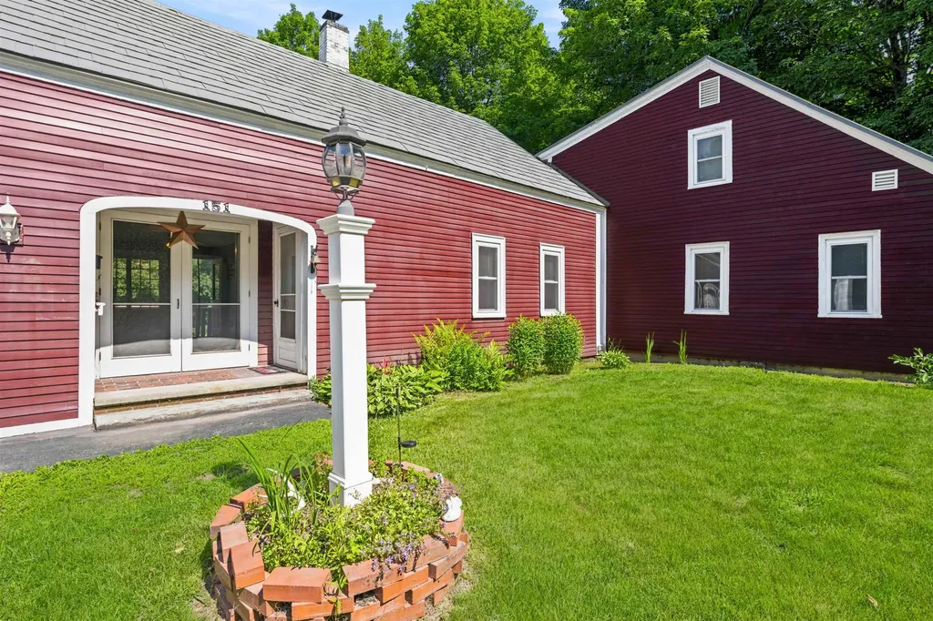 151 South Main Street Colebrook NH 03576