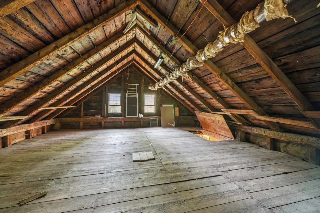 151 South Main Street Colebrook NH 03576