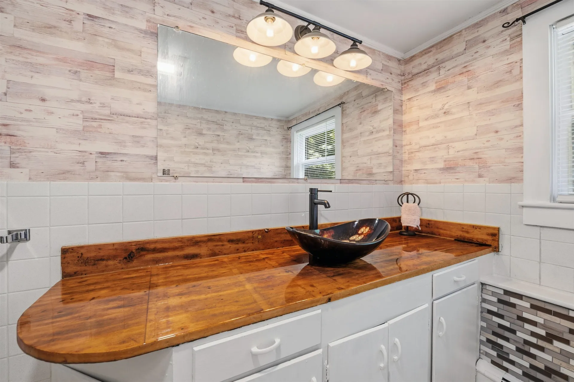 151 South Main Street Colebrook NH 03576