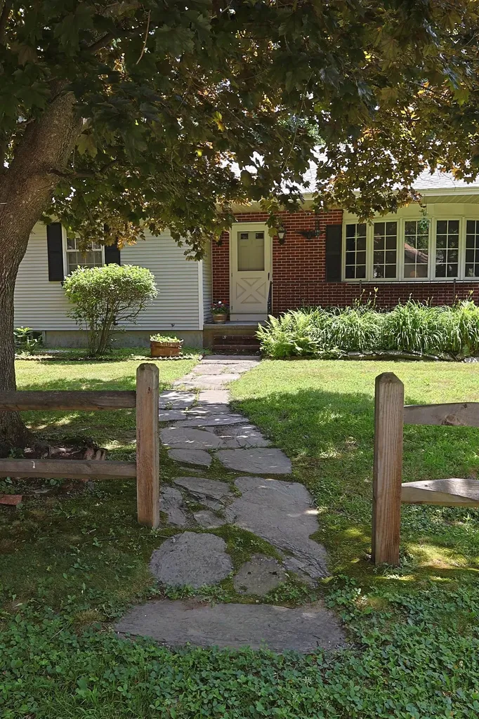94 James Street Hartford VT 05001