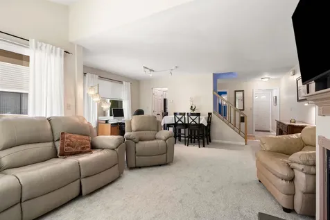 39 Spinnaker Way Portsmouth NH 03801-3371