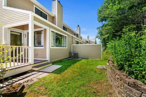 39 Spinnaker Way Portsmouth NH 03801-3371