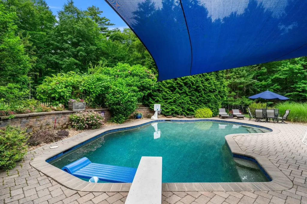 43 Newfane Road Bedford NH 03110