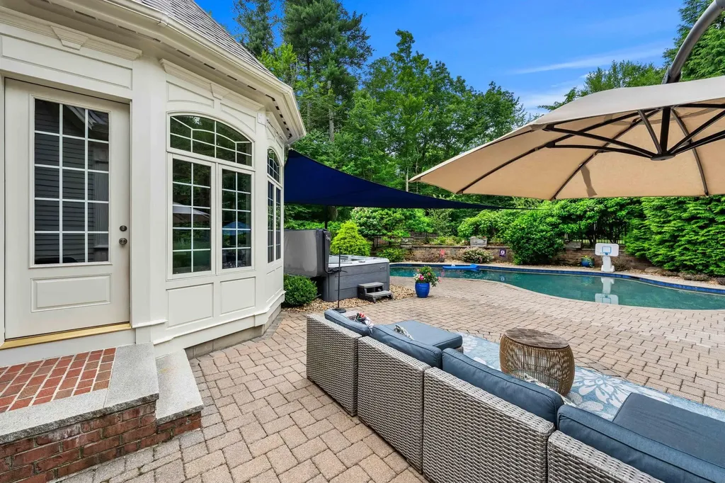 43 Newfane Road Bedford NH 03110