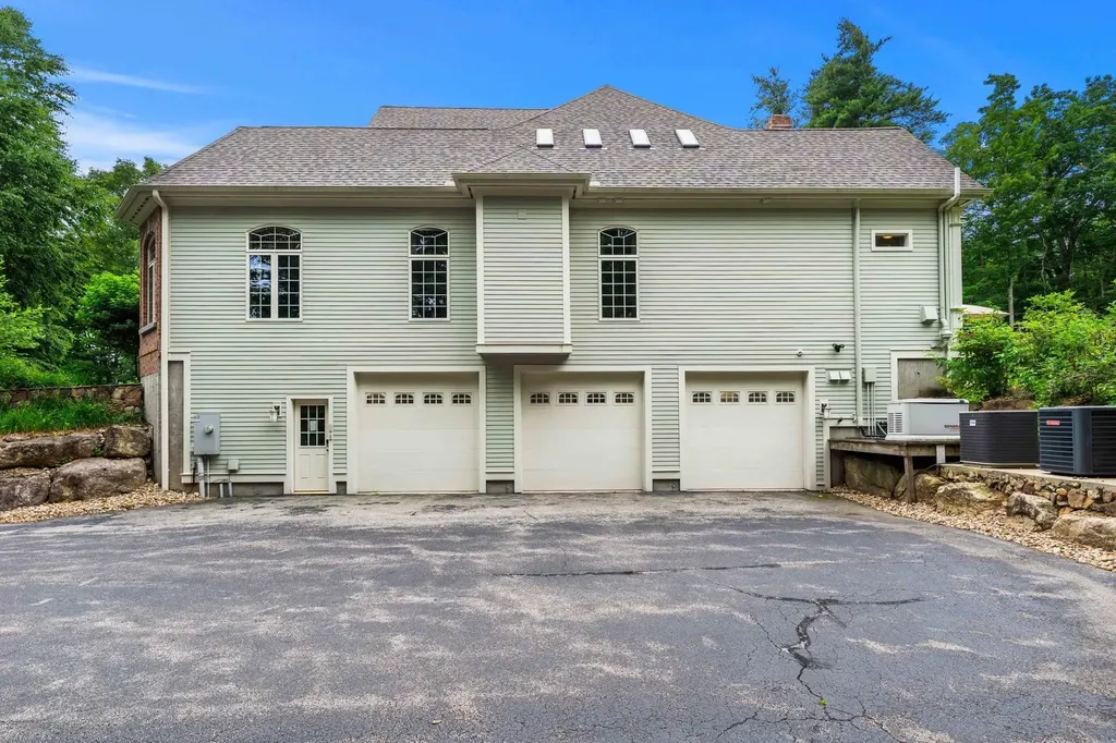 43 Newfane Road Bedford NH 03110