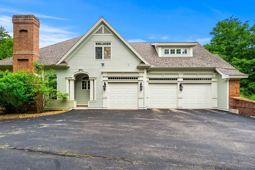 43 Newfane Road Bedford NH 03110
