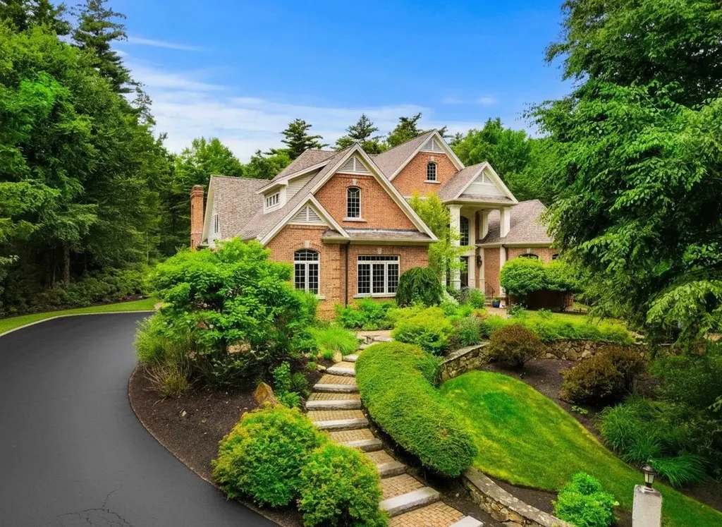 43 Newfane Road Bedford NH 03110