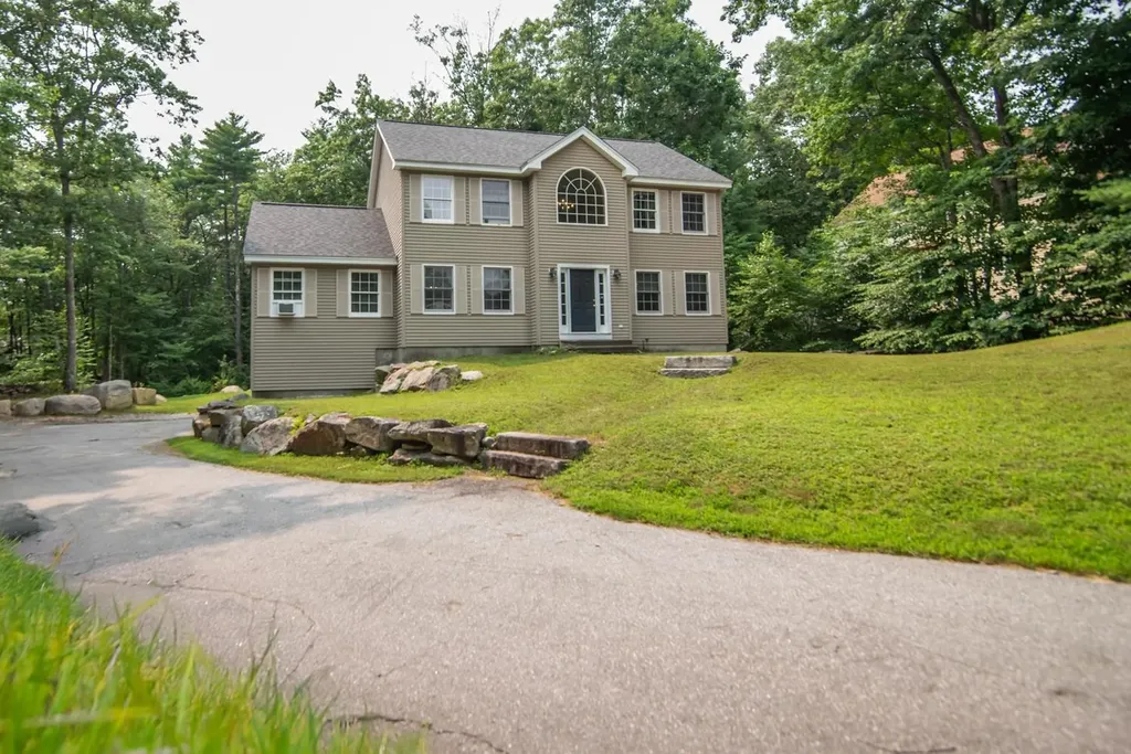 7 Dove Road Hooksett NH 03106
