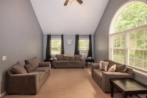 7 Dove Road Hooksett NH 03106