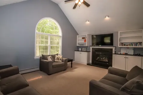 7 Dove Road Hooksett NH 03106