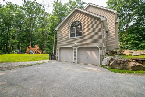 7 Dove Road Hooksett NH 03106