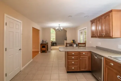 7 Dove Road Hooksett NH 03106