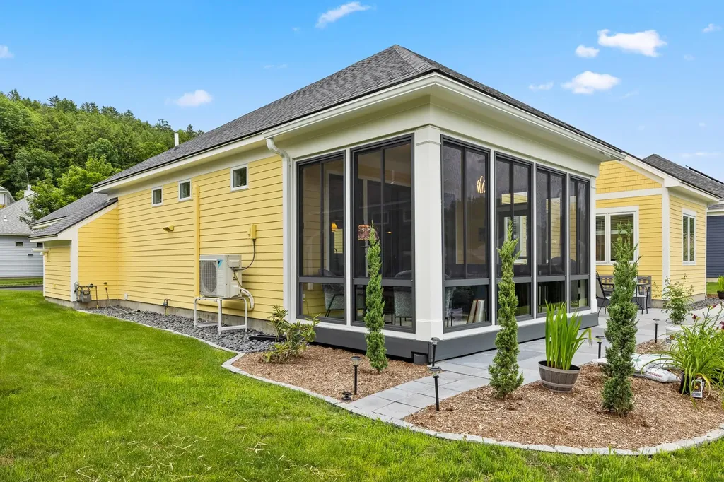 28 Fountain Way Lebanon NH 03784
